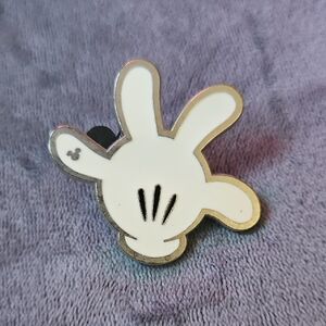 Disney Pin Mickey Mouse Body Parts Hand Pin